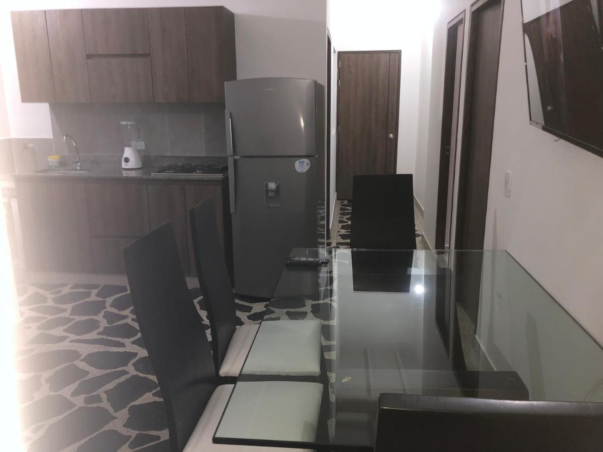 Apartamento Amplio En Laureles, Excelente Ubicacion, 3 Alcobas 403 *
