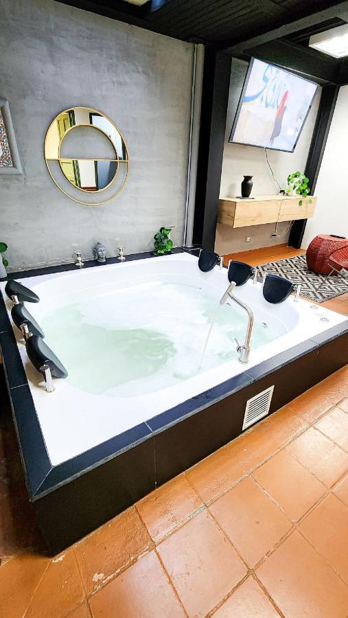 Manila House With Jacuzzi * Medellín