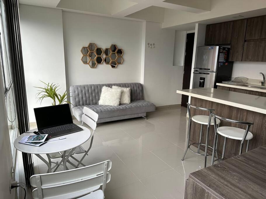 Moderno Loft Poblado Con Vista A Las Montanas 1712 Apartamento *