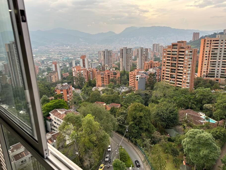 Moderno Loft Poblado Con Vista A Las Montanas 1712