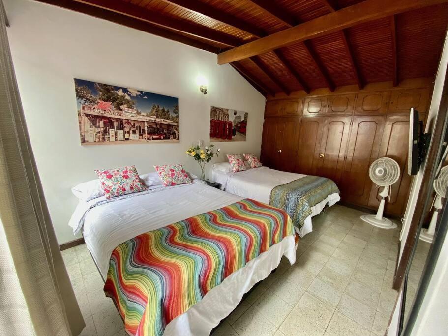 Casa En Frente Del Exito De Laureles Medellín