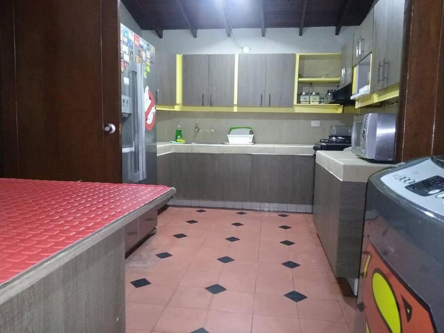 Casa En Frente Del Exito De Laureles *