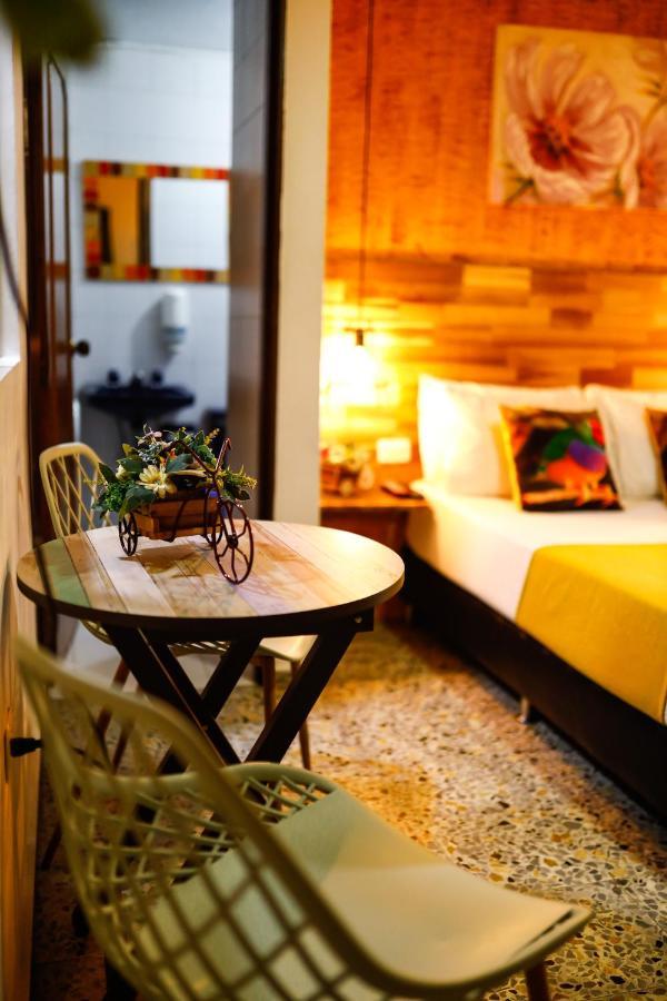 Hotel The Garden Lleras 10