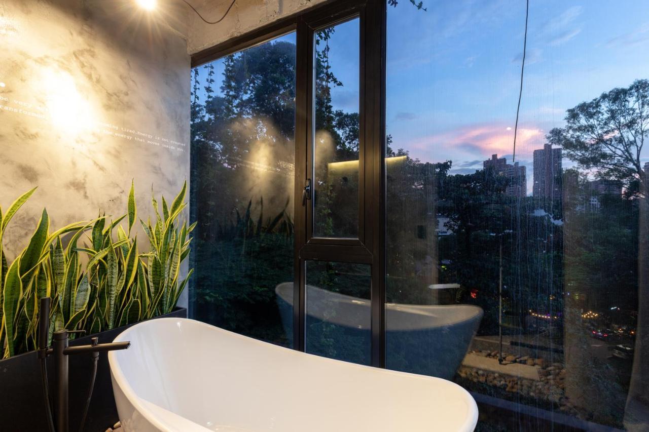Stylish Urban In Provenza - Viu Experience *