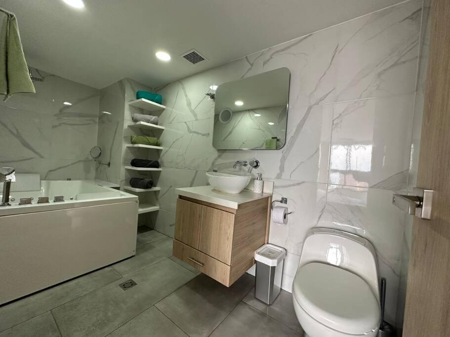 Poblado,jacuzzi,wifi,vista Exclusiva Medellin