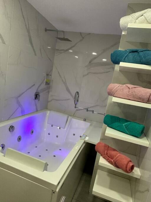 Poblado,jacuzzi,wifi,vista Exclusiva Apartment Medellin