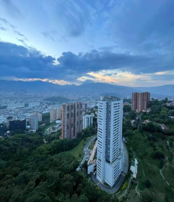 Poblado,jacuzzi,wifi,vista Exclusiva Medellin