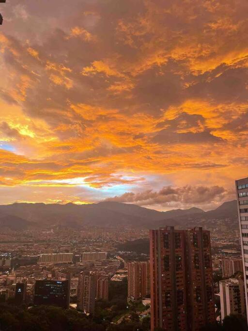 Poblado,jacuzzi,wifi,vista Exclusiva * Medellin