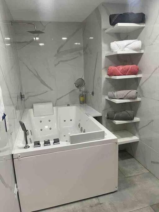 Poblado,jacuzzi,wifi,vista Exclusiva Apartment