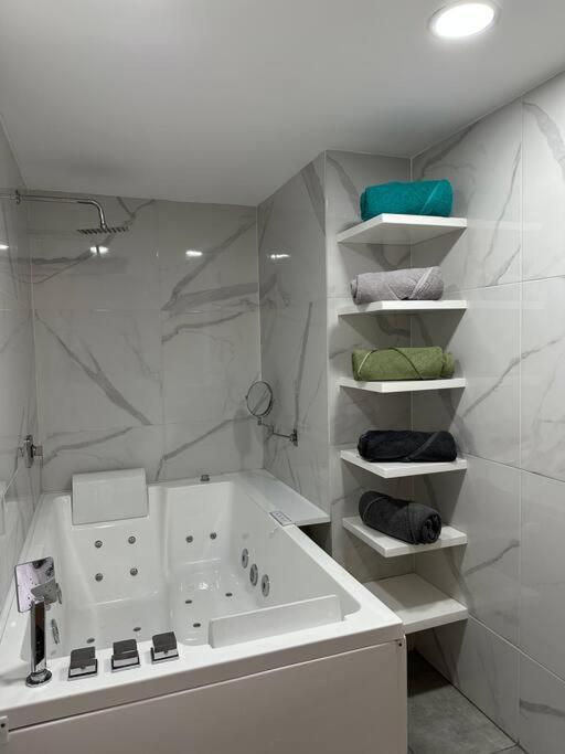 Poblado,jacuzzi,wifi,vista Exclusiva Apartment Medellin
