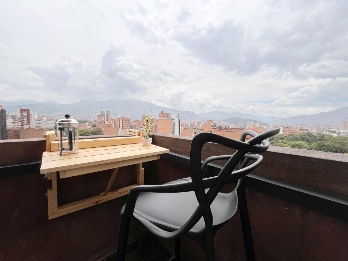 Trendy Loft With Balcony In Laureles Apartamento
