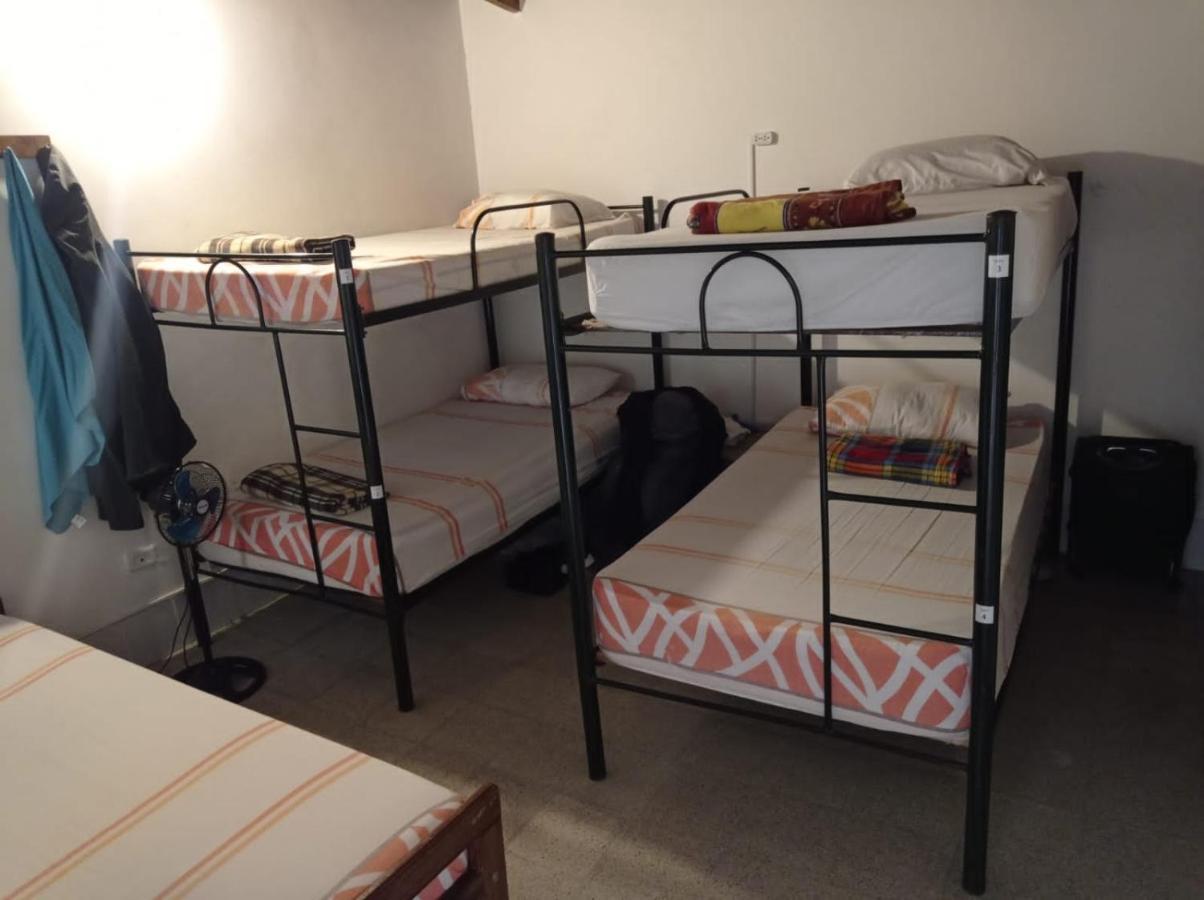 Hostel Yellow House *