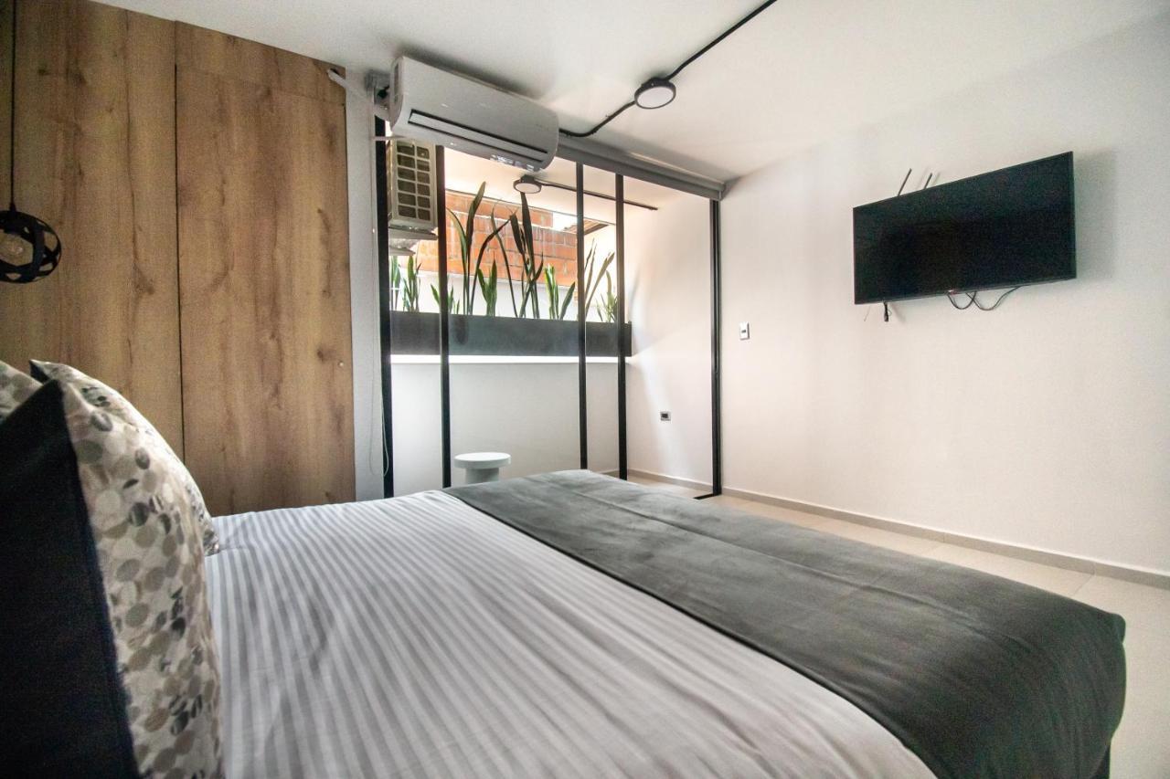 Beautiful Studio Laurels Apartment