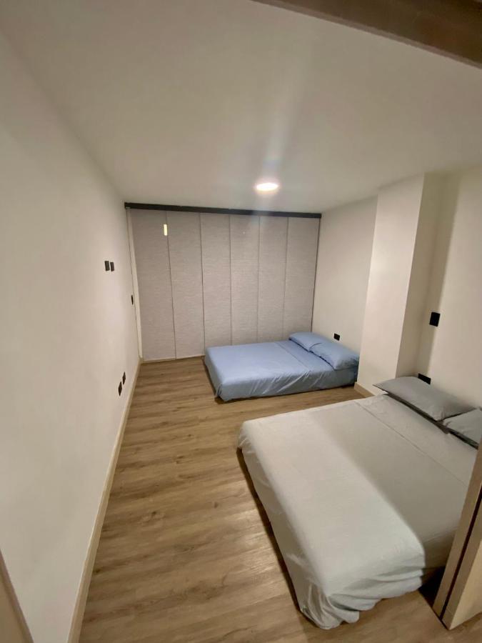 Modern, Apt/near Tourist Sites.