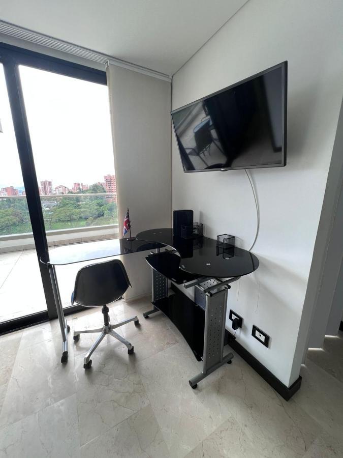 Apartamento Large High Views And Balcony Medellín
