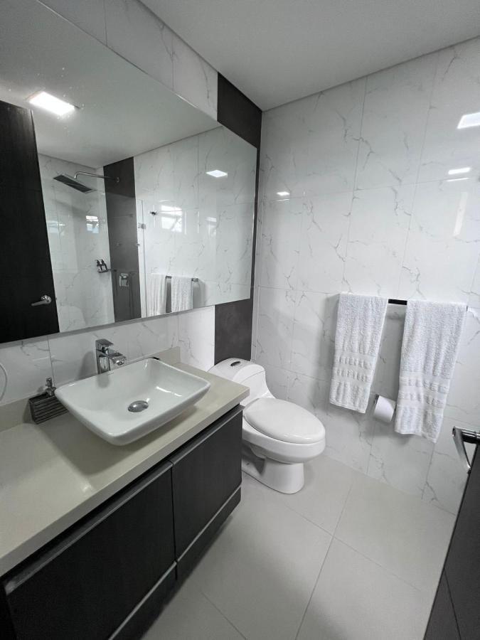 Spacious With High Views From Poblado Apartamento
