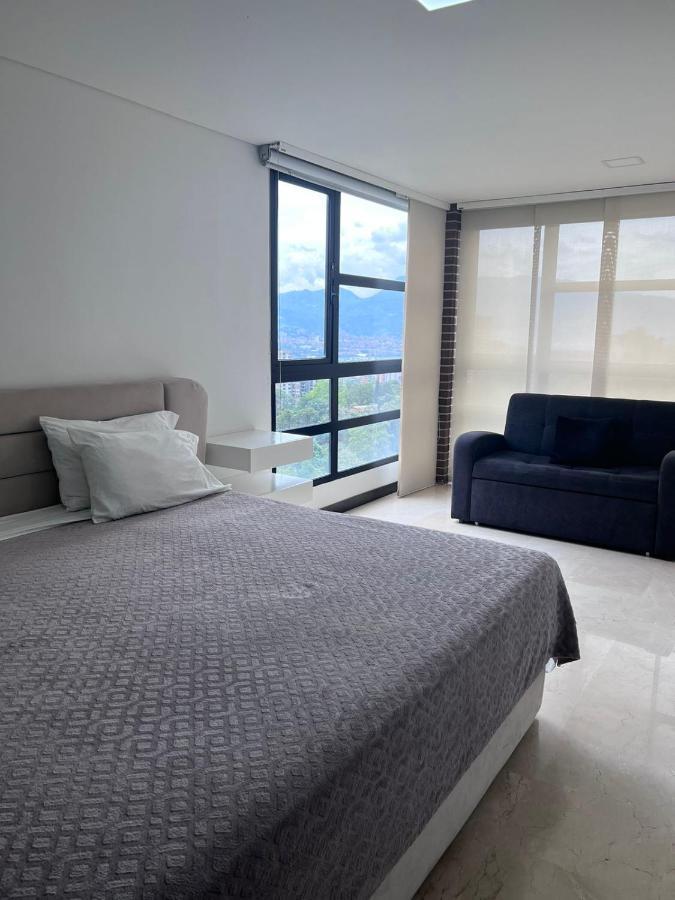 Spacious With High Views From Poblado Apartamento