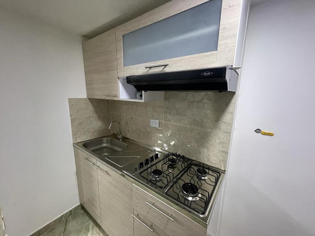 Apartamento Con Aire Acondicionado Al Lado De La Unidad Deportiva De Belen Y A 10 Minutos De Plaza Mayor - 2 Apartamento *