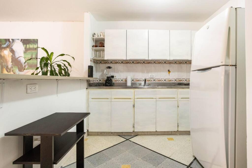 Apartamento En Conquistadores -medellin Apartamento *