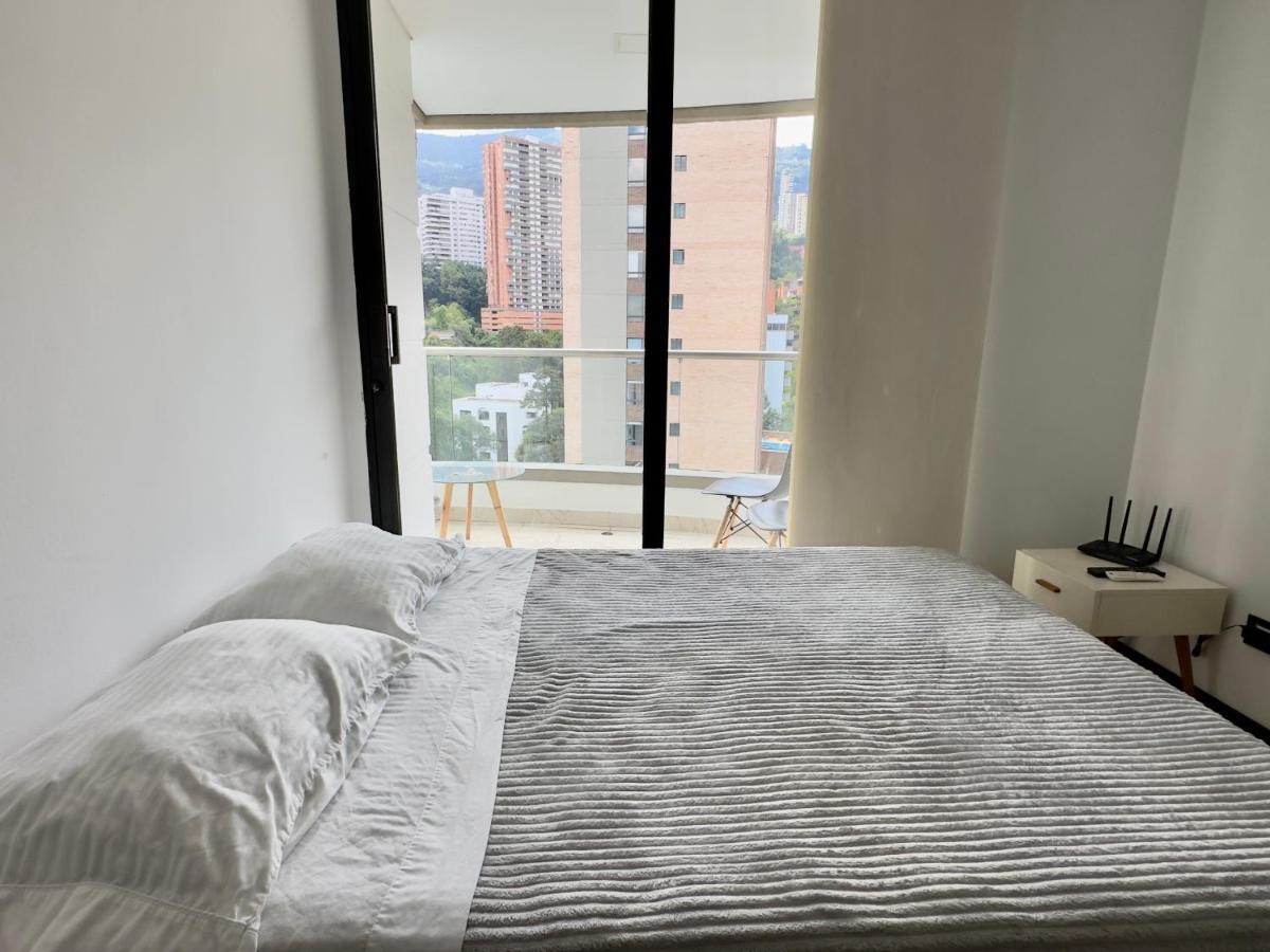 1101 El Poblado! Two Balconies & A Beautiful View * Medellín