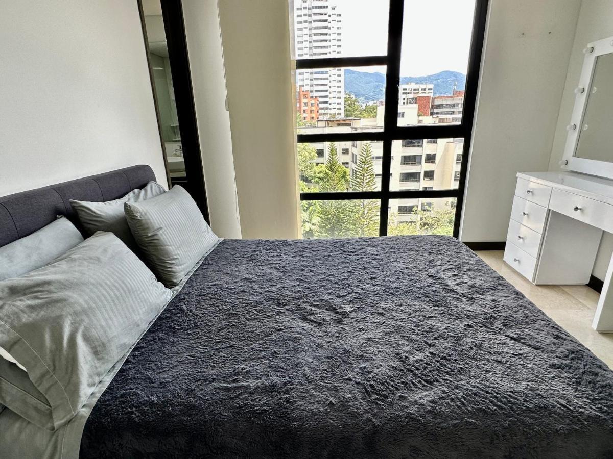 1101 El Poblado! Two Balconies & A Beautiful View * Medellín