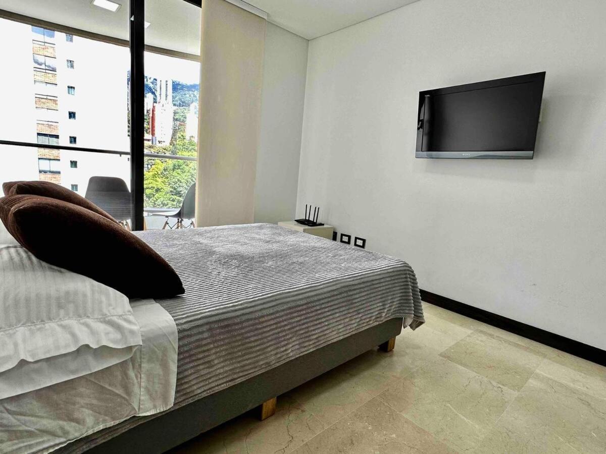 Apartamento 1101 El Poblado! Two Balconies & A Beautiful View Medellín