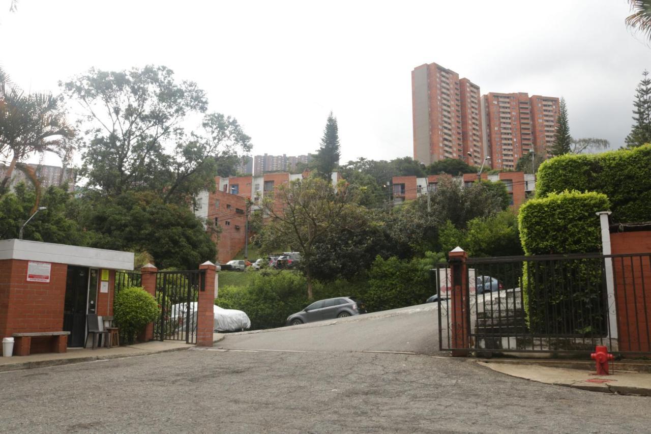 Magnifica Casa Con Estupendas Vistas A La Ciudad. *