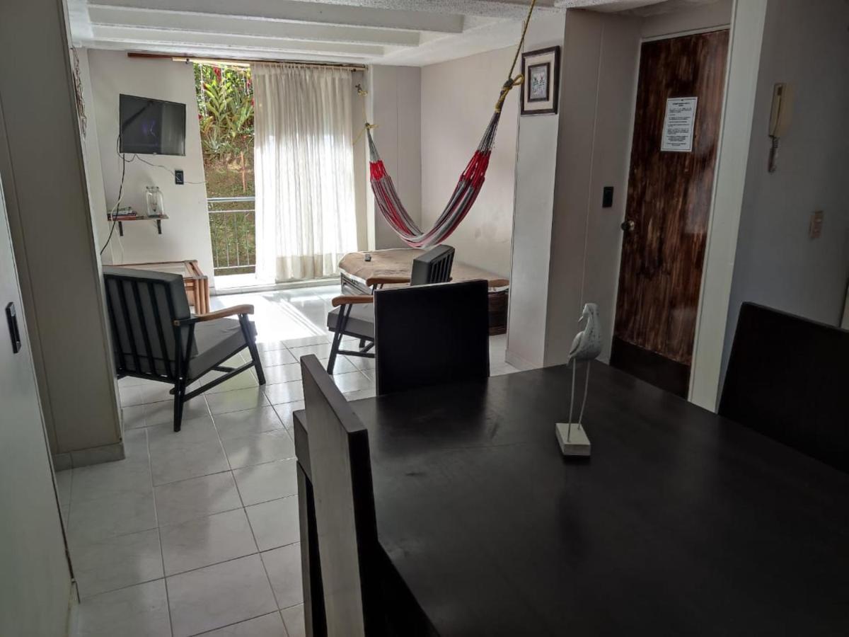 Apartamento 201 Amplio Y Cómodo 90 Mts Medellín