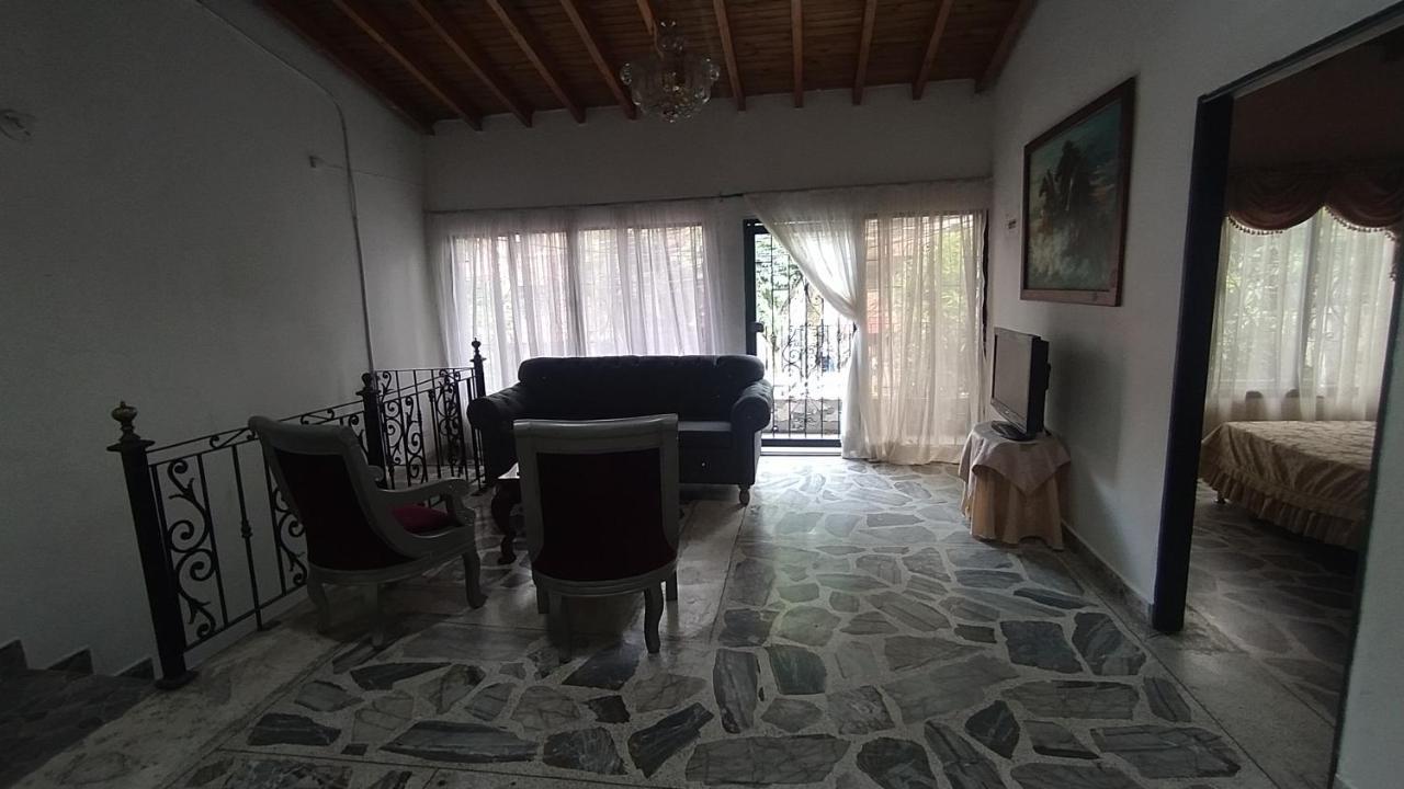 Casa Familiar En Santa Monica * Medellín