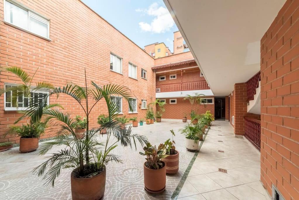 Discover Urban Life In The Heart Of 202 Apartamento Medellín