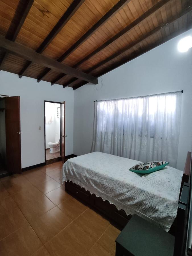Habitación en casa particular Casa Familiar