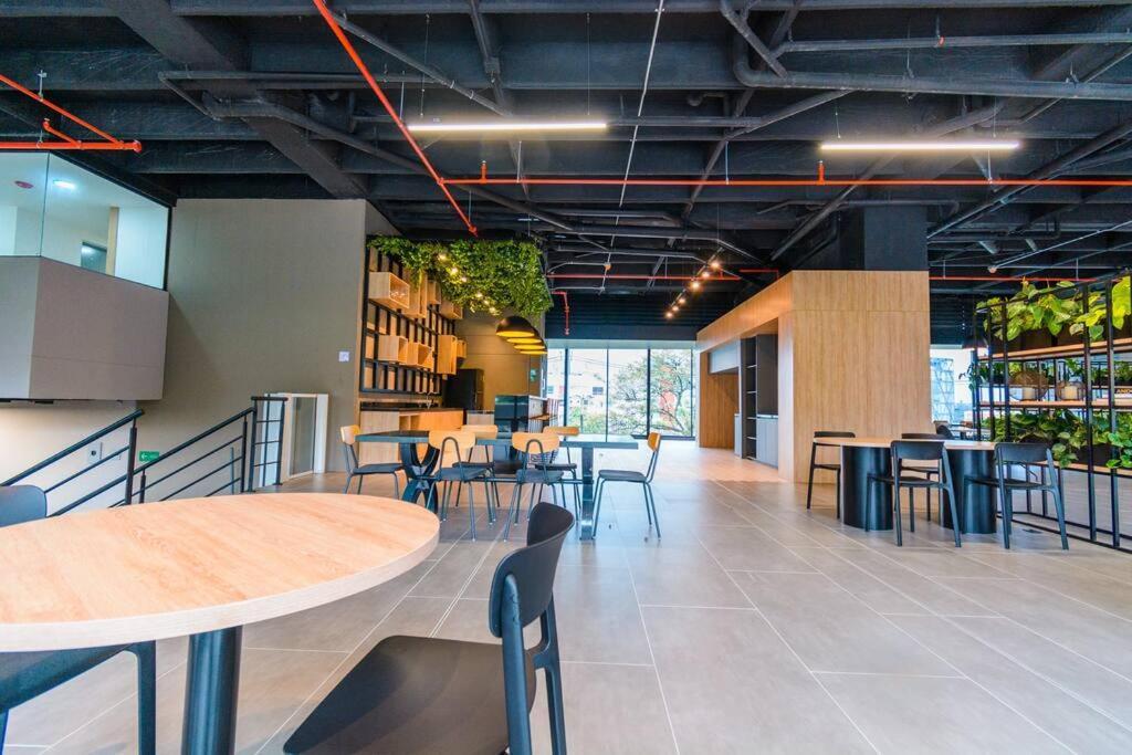 Beautiful In El Poblado, Coworking, Fast Wifi Apartamento *