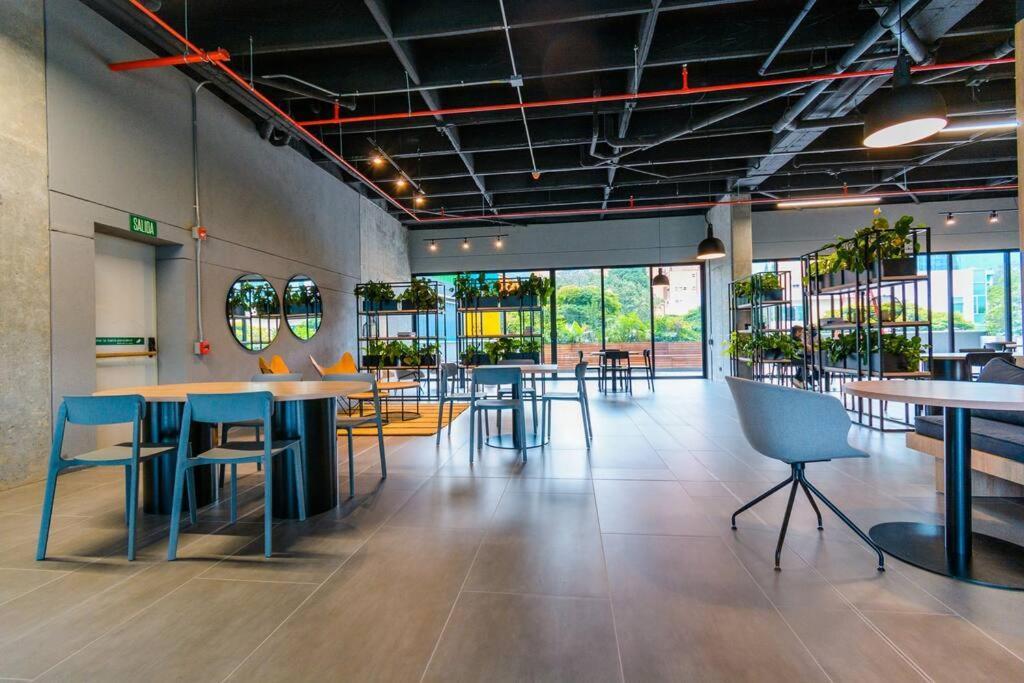 Beautiful In El Poblado, Coworking, Fast Wifi * Medellín