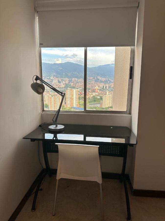 Hermosa Vista A La Ciudad De *