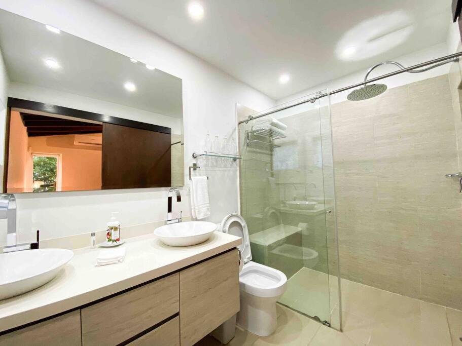 Mansion Br Piscina, Jacuzzi, 6 Min De Provenza Villa Medellín
