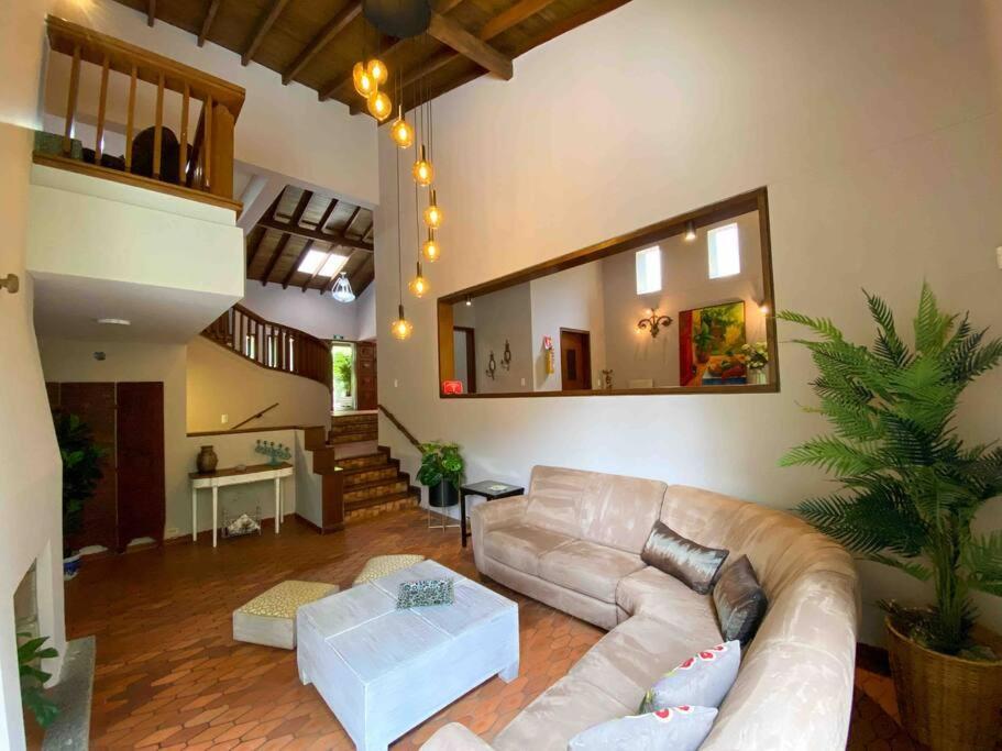 Mansion Br Piscina, Jacuzzi, 6 Min De Provenza Villa Medellín