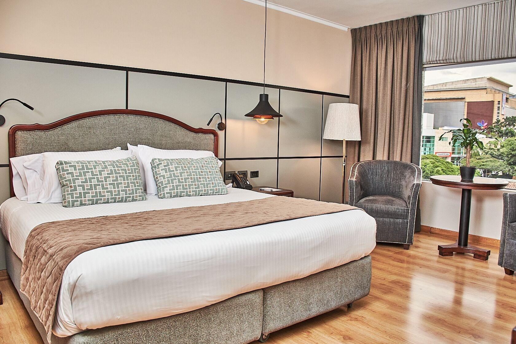 Poblado Plaza 5*