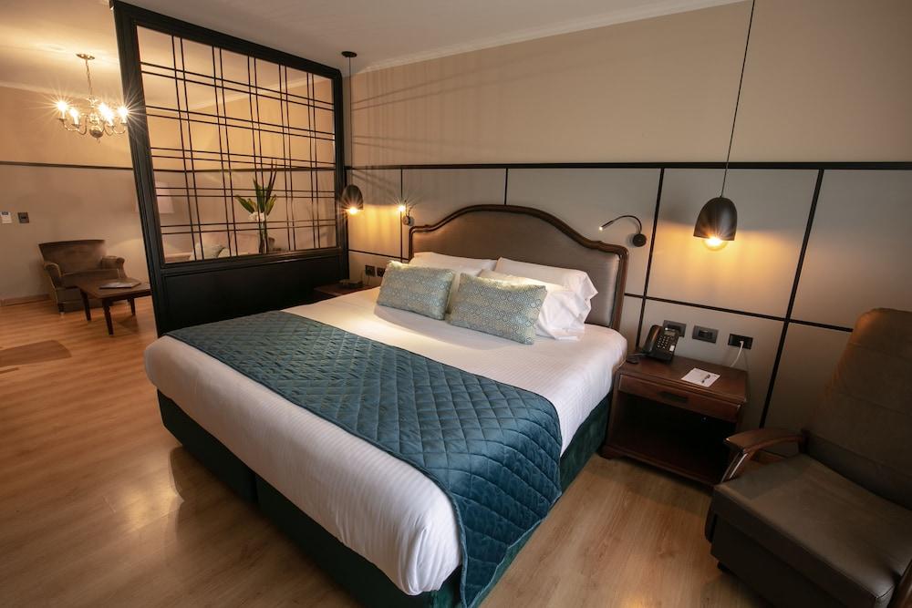 Poblado Plaza 5*