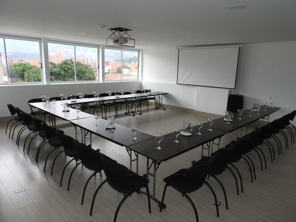 Mediterraneo Hotel Medellin
