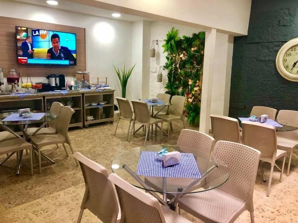 Hotel Palmas Del Estadio 3*