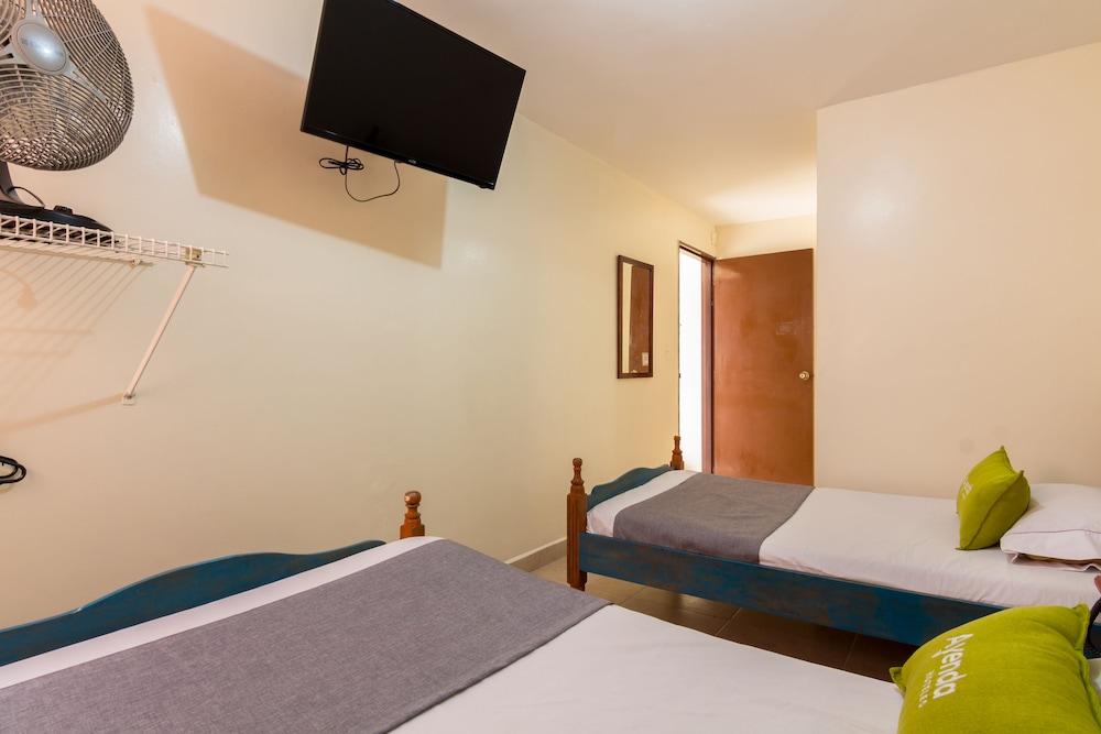 Conquistadores Hotel *