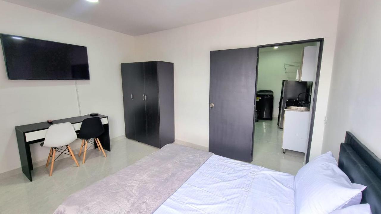 Apartamentos, Colores Del Estadio - Laureles. Apartamento
