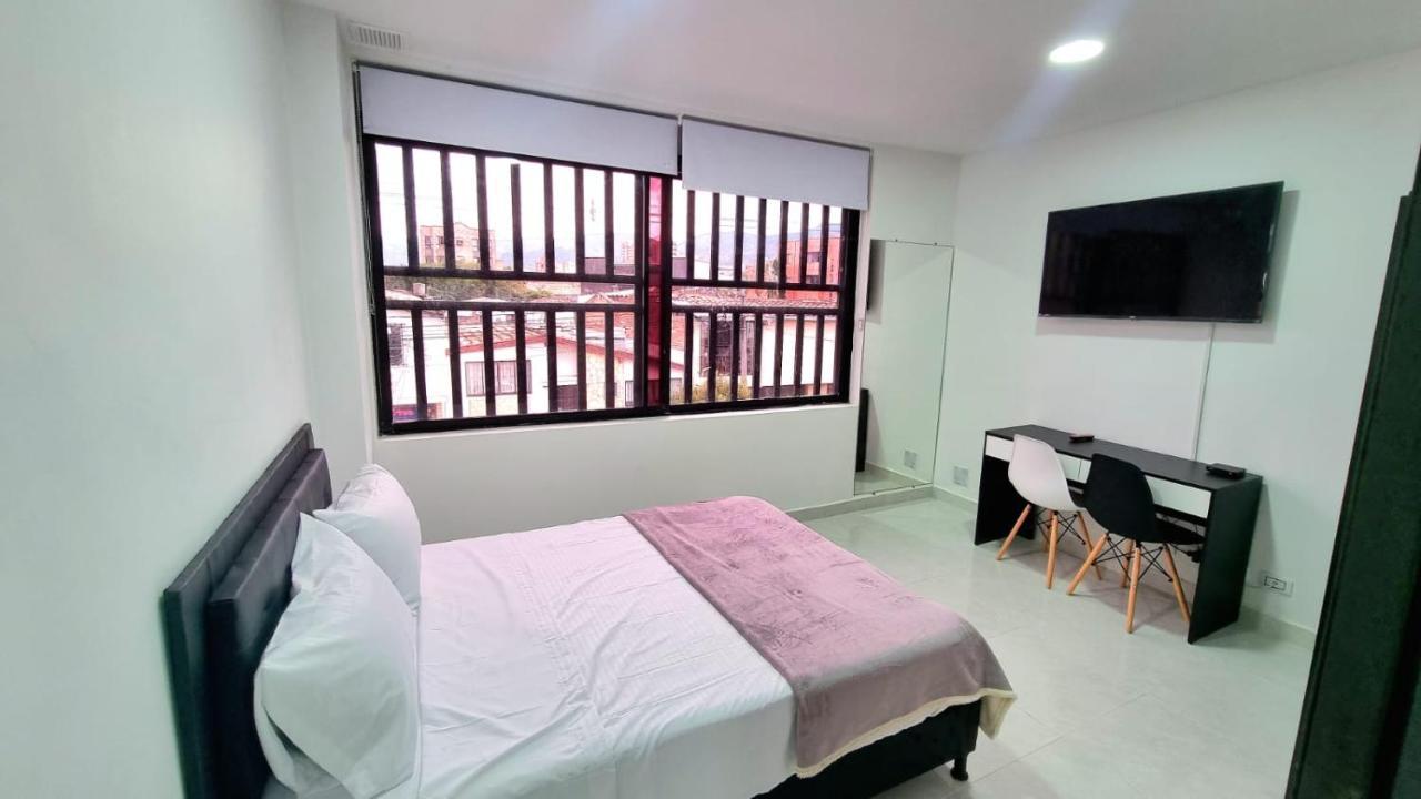 Apartamentos, Colores Del Estadio - Laureles. *