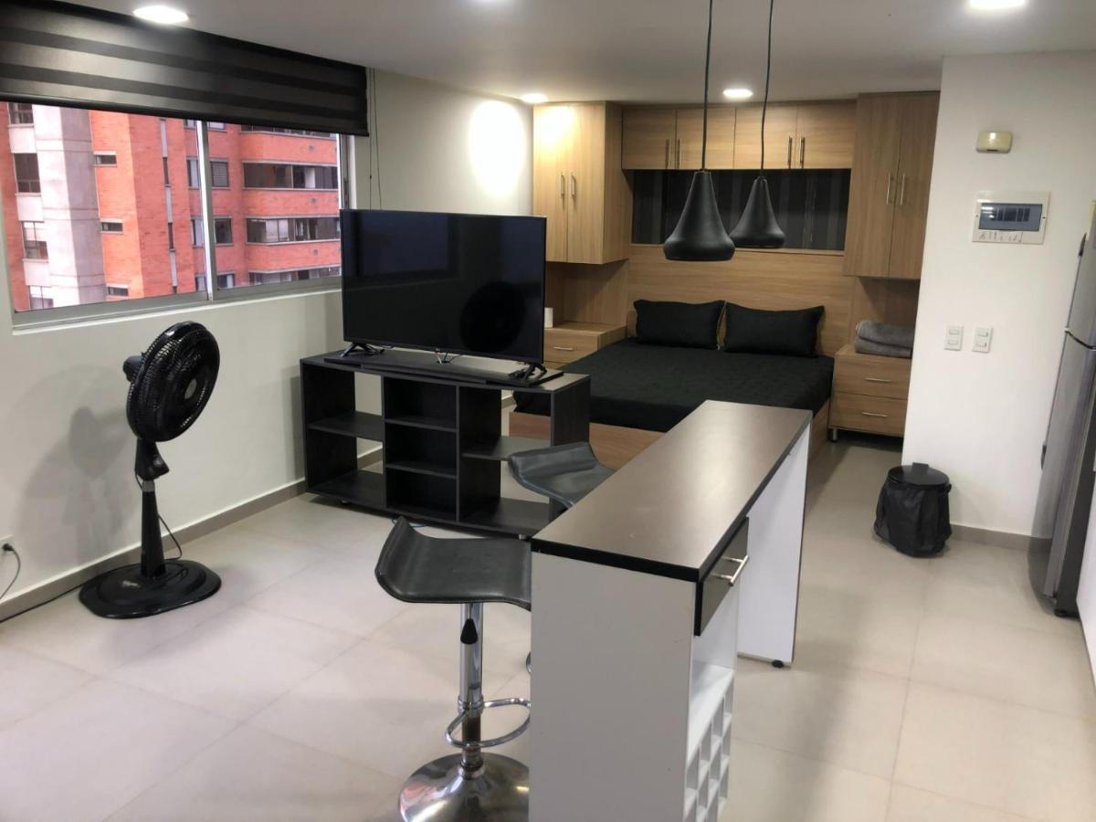 Apartasuite Cerca Al Cc El Tesoro Apartamento *