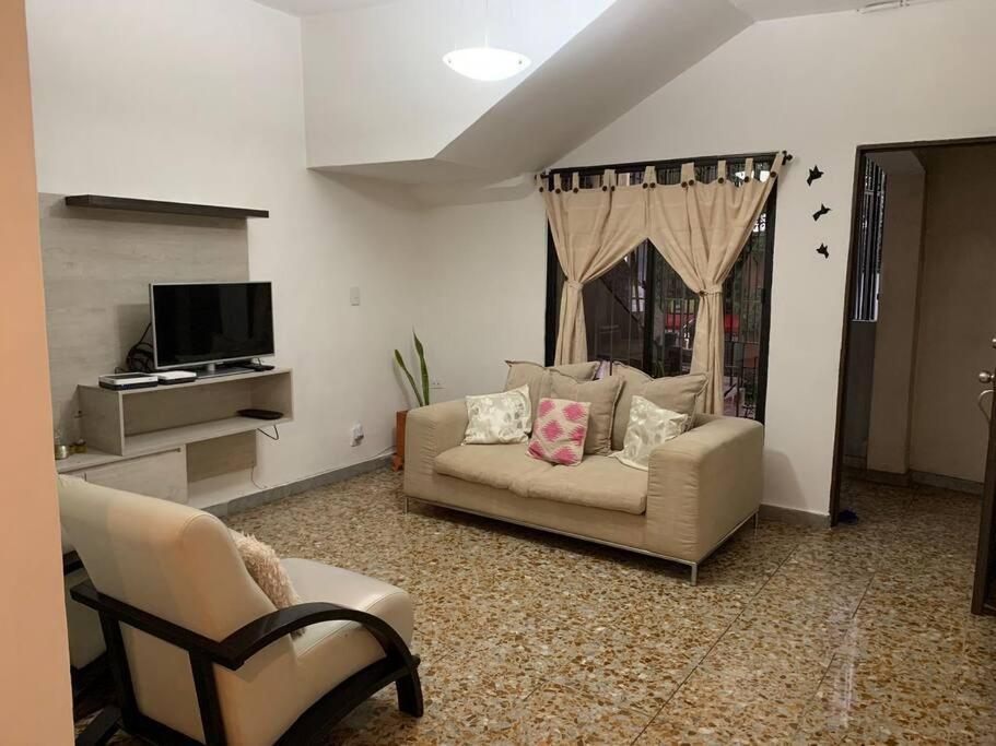 Apartamento Apartamento En Laureles Con Ubicacion Privilegiada *