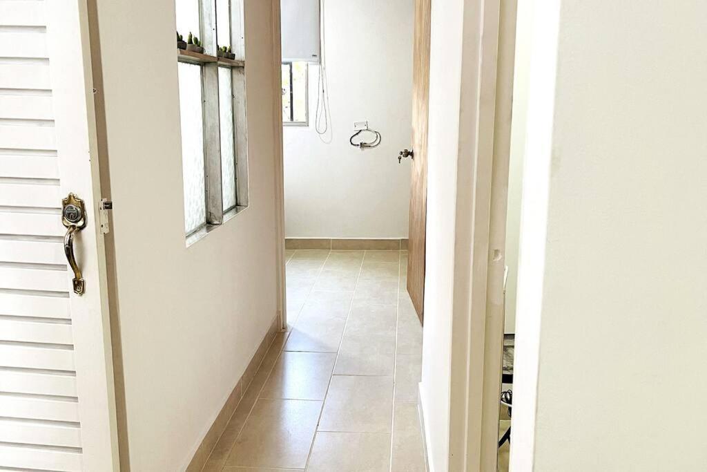 Acogedor,luz Natural , Agua Caliente ,200 Mbps,central. Apartamento Medellín