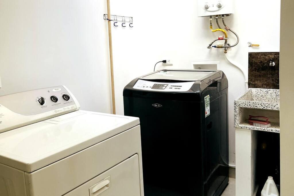 Acogedor,luz Natural , Agua Caliente ,200 Mbps,central. Apartamento *