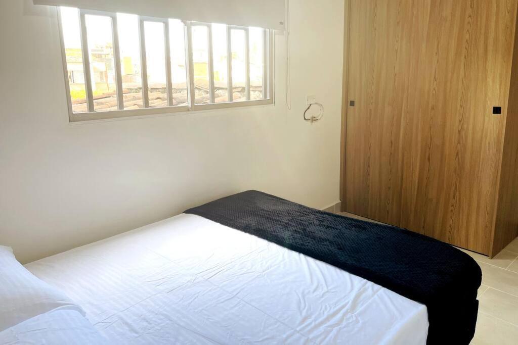 Acogedor,luz Natural , Agua Caliente ,200 Mbps,central. Apartamento Medellín