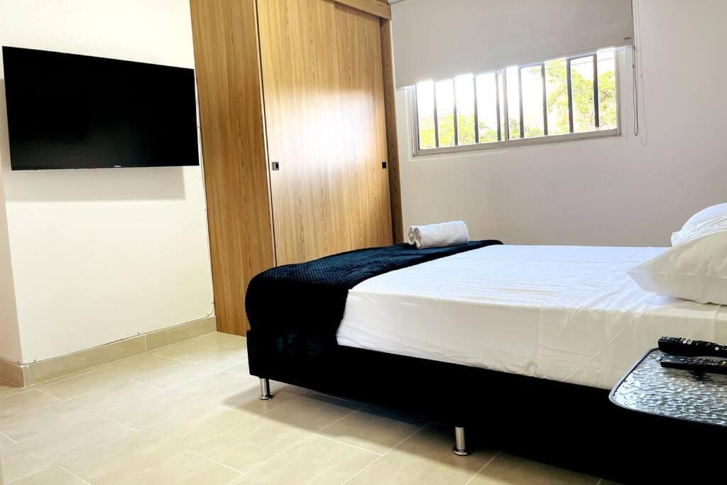 Acogedor,luz Natural , Agua Caliente ,200 Mbps,central. Apartamento