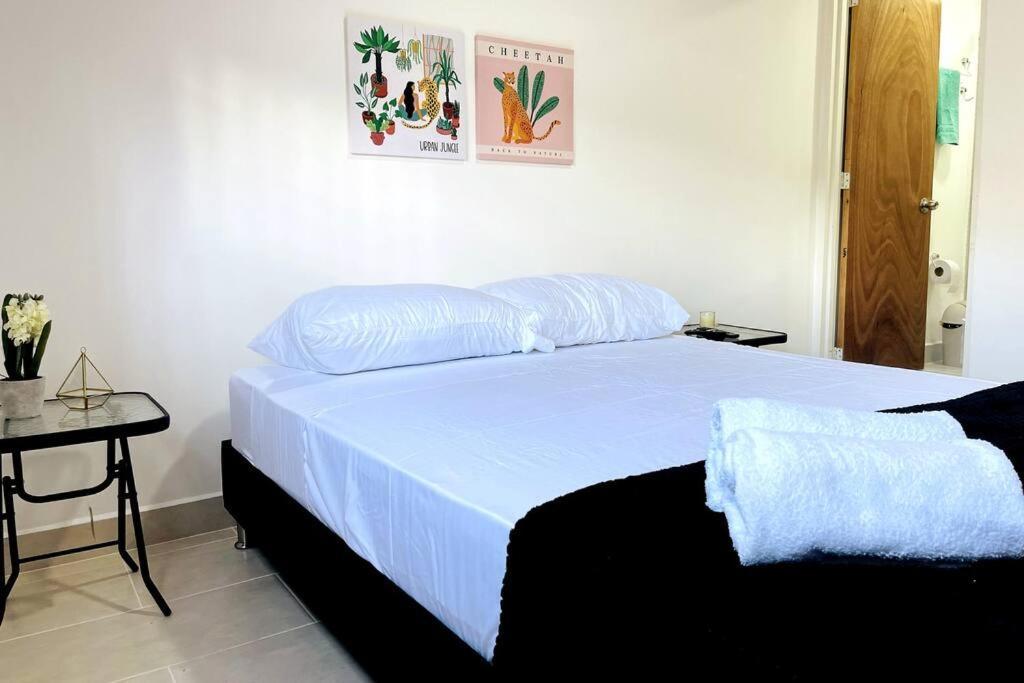 Apartamento Acogedor,luz Natural , Agua Caliente ,200 Mbps,central. Medellín